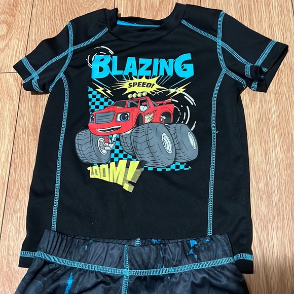 Blaze Outfit 3T - Picture 2 of 7